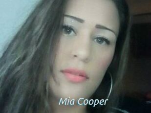 Mia_Cooper