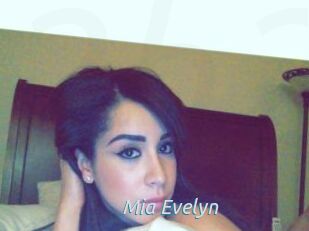 Mia_Evelyn