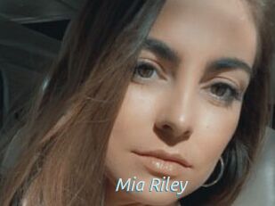 Mia_Riley