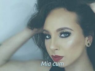 Mia_cum