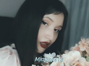 Miajones18