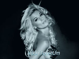 Nikki_TeaseUm